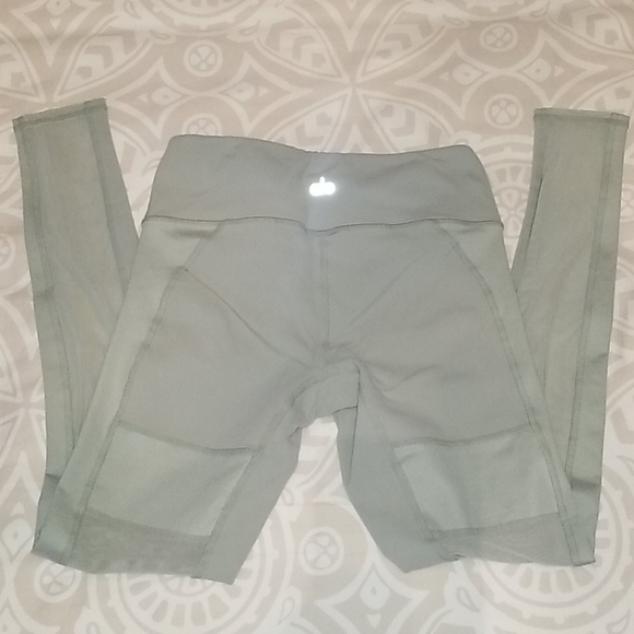 SOLD ⭐ Alo Yoga Lean Leggings in Sea Mist - Picture 4 of 5